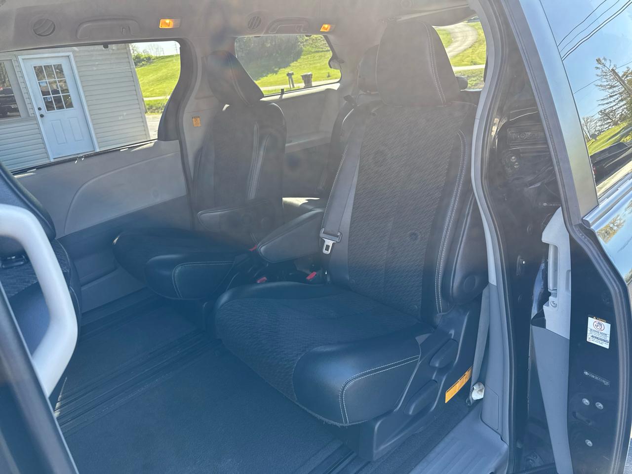 Toyota Sienna 5dr 8-Pass Van V6 SE FWD (Natl) 2012