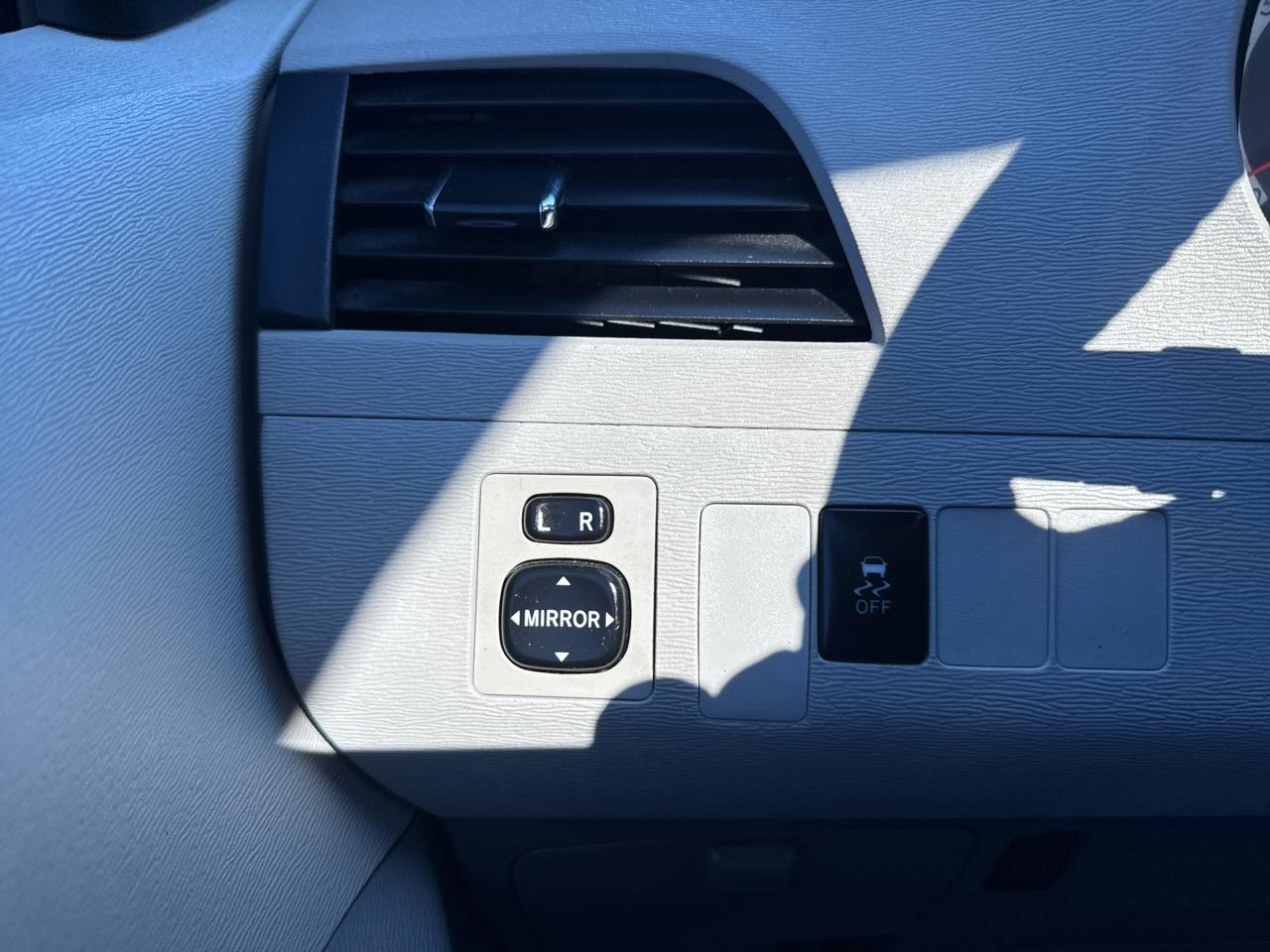 Toyota Sienna 5dr 8-Pass Van V6 SE FWD (Natl) 2012