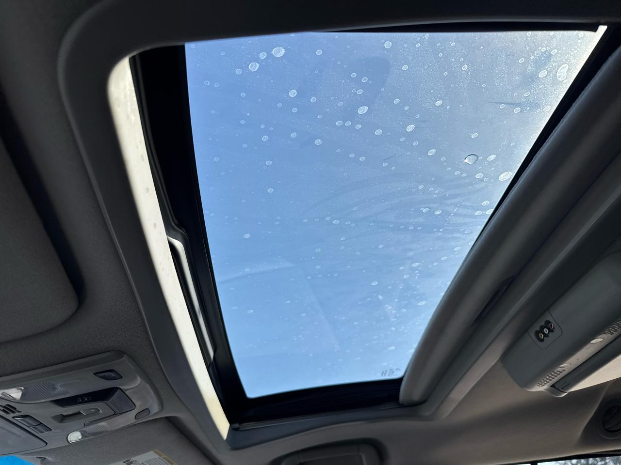 Toyota Sienna 5dr 8-Pass Van V6 SE FWD (Natl) 2012