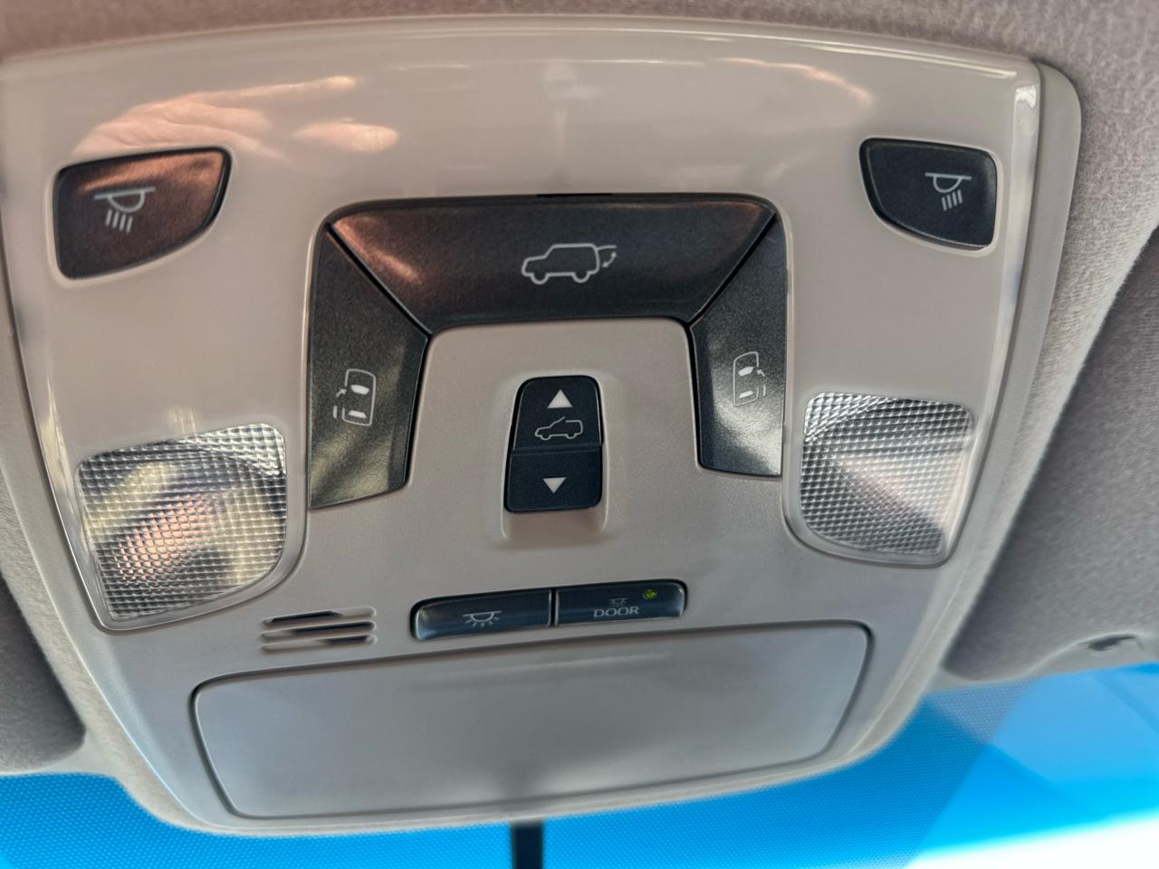 Toyota Sienna 5dr 8-Pass Van V6 SE FWD (Natl) 2012