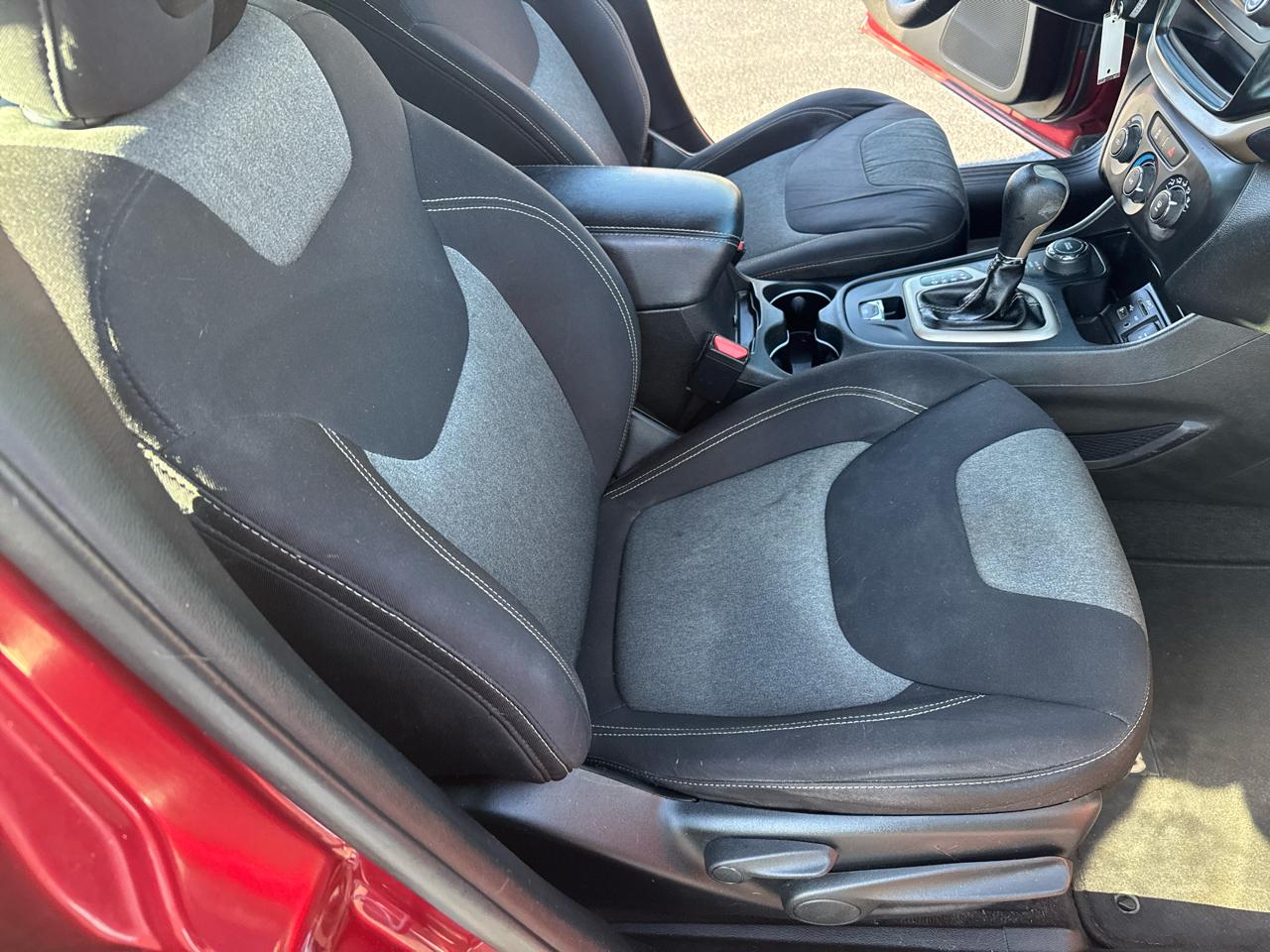 Jeep Cherokee 4WD 4dr Sport 2015