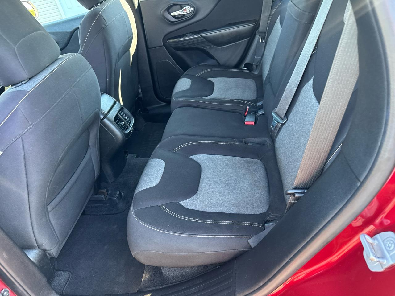 Jeep Cherokee 4WD 4dr Sport 2015