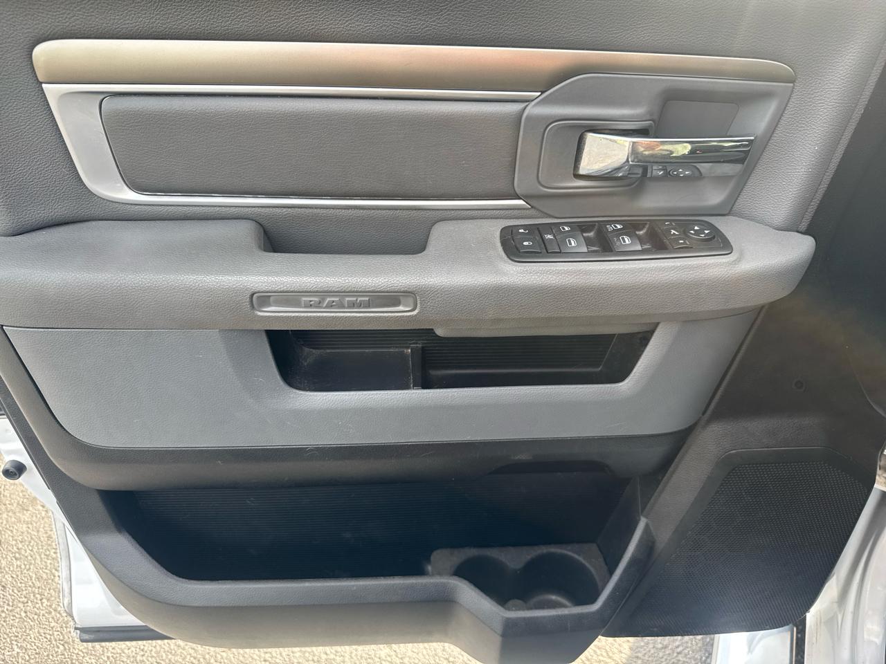 RAM 1500 4WD Crew Cab 140.5" Big Horn 2015