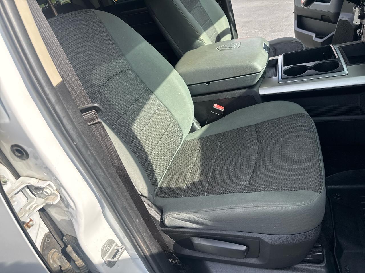 RAM 1500 4WD Crew Cab 140.5" Big Horn 2015