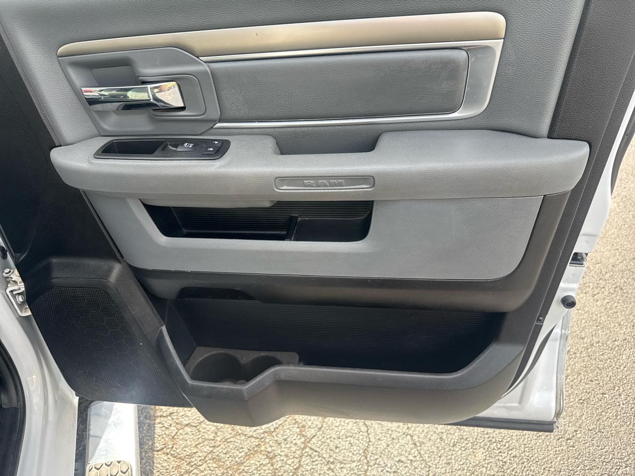 RAM 1500 4WD Crew Cab 140.5" Big Horn 2015