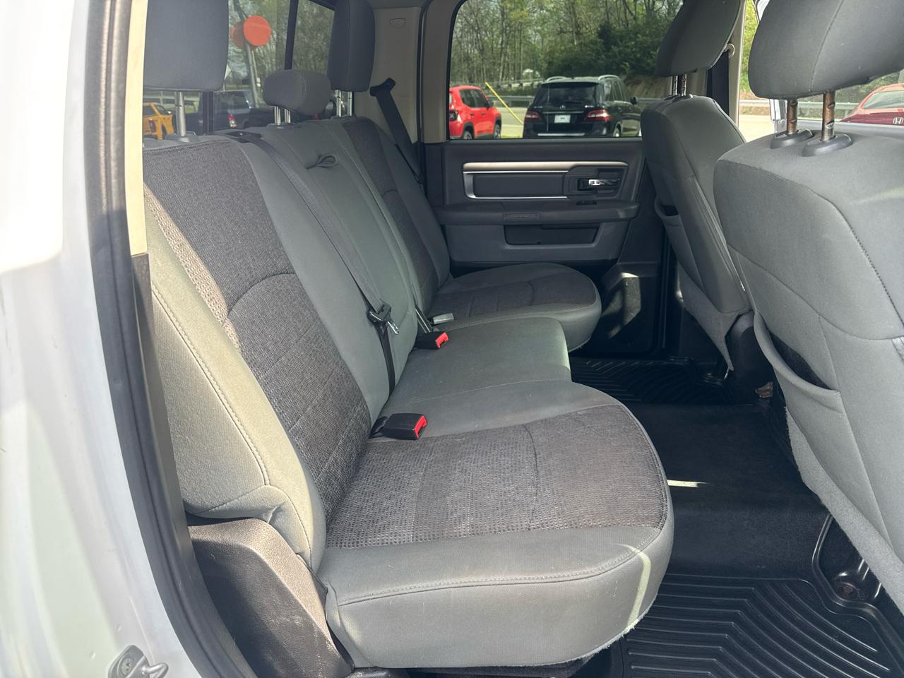 RAM 1500 4WD Crew Cab 140.5" Big Horn 2015