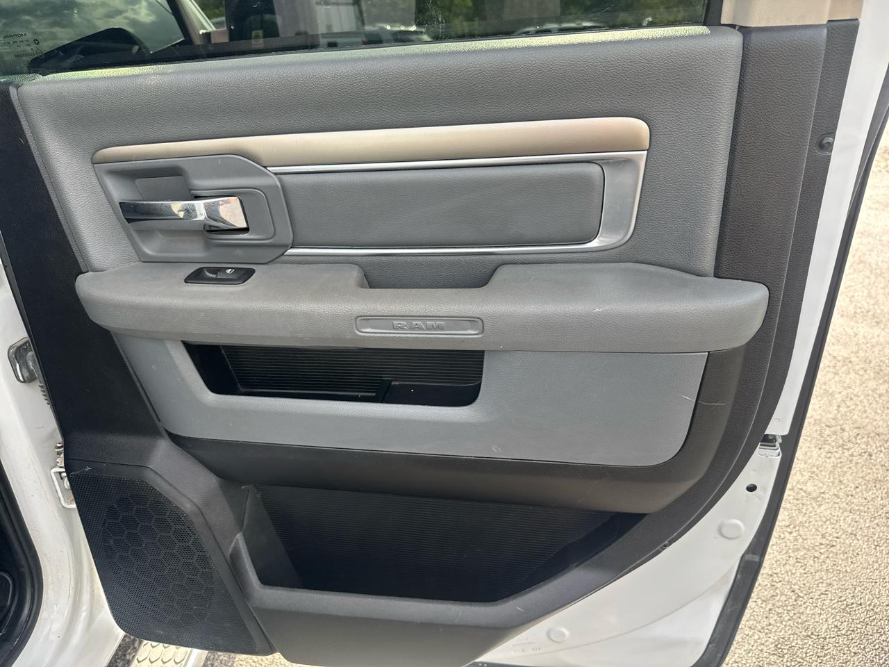 RAM 1500 4WD Crew Cab 140.5" Big Horn 2015