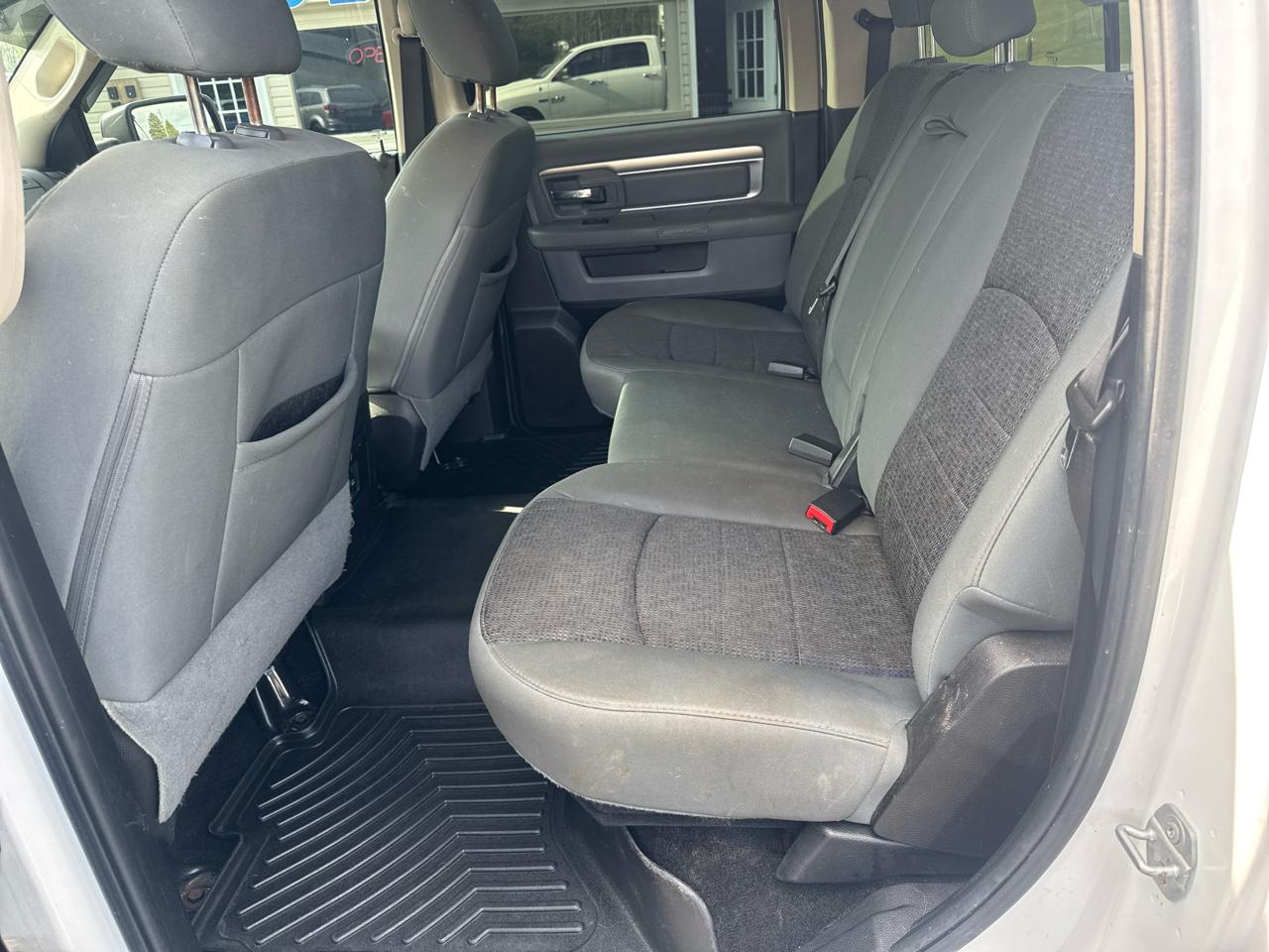 RAM 1500 4WD Crew Cab 140.5" Big Horn 2015