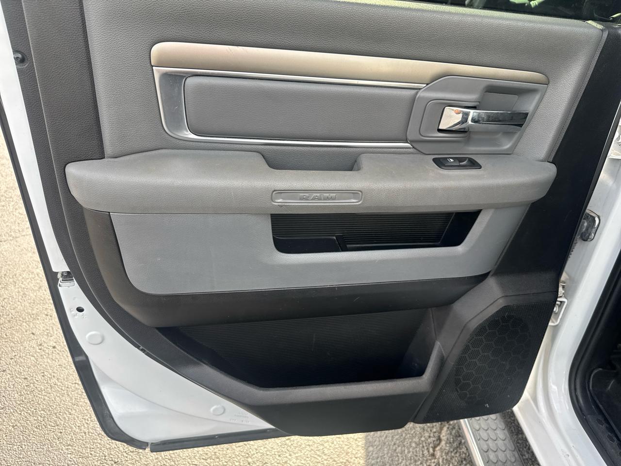 RAM 1500 4WD Crew Cab 140.5" Big Horn 2015