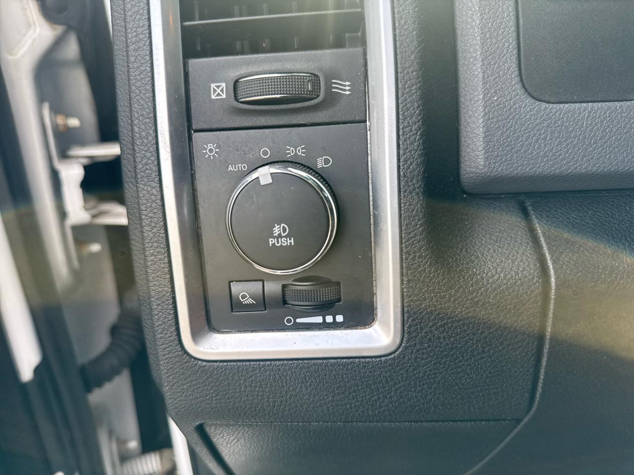 RAM 1500 4WD Crew Cab 140.5" Big Horn 2015