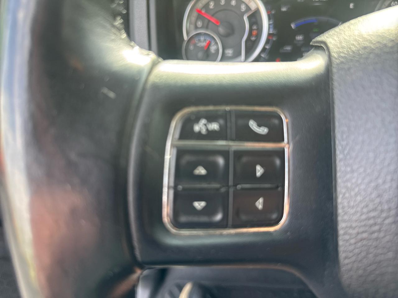 RAM 1500 4WD Crew Cab 140.5" Big Horn 2015