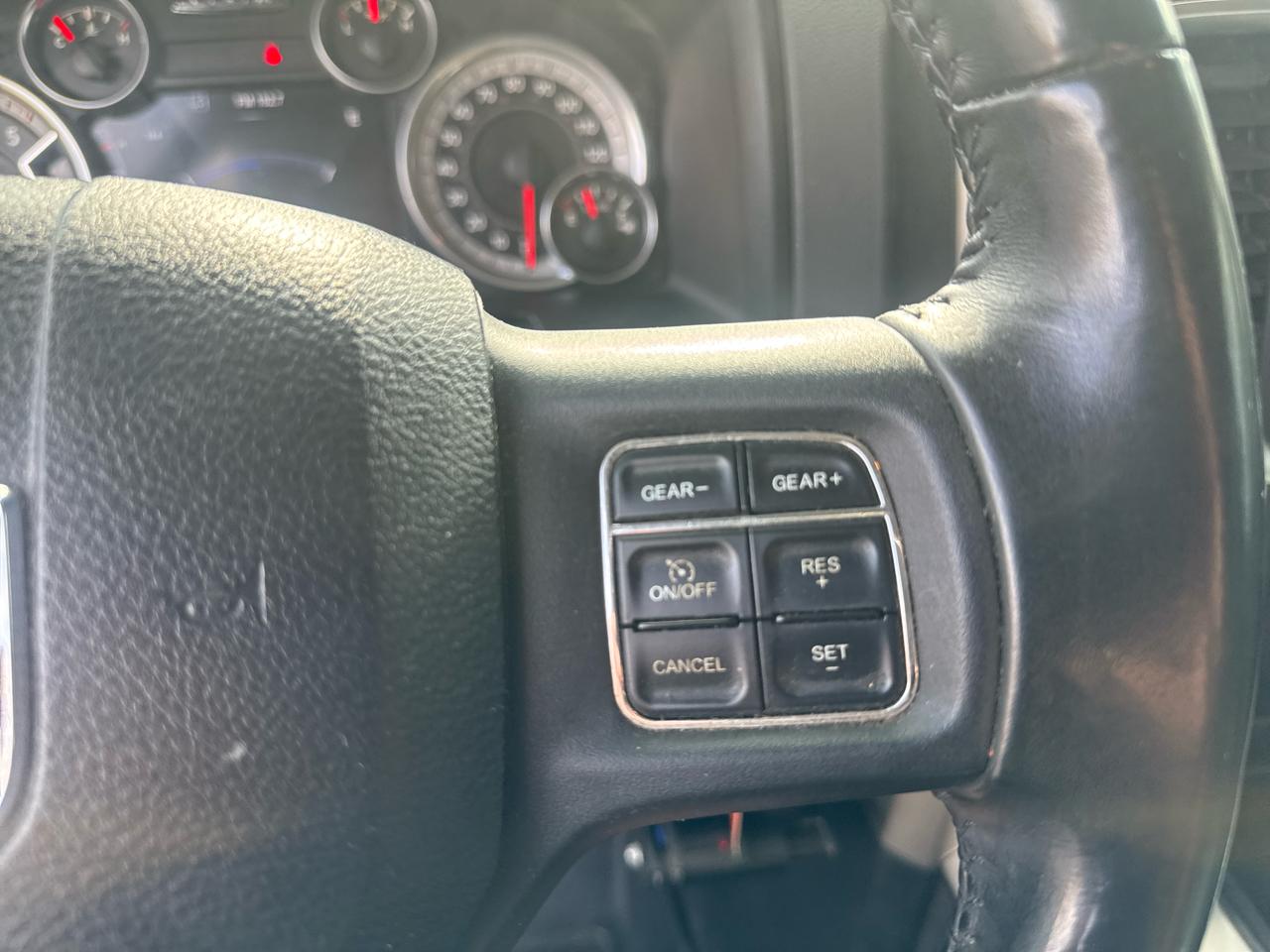 RAM 1500 4WD Crew Cab 140.5" Big Horn 2015