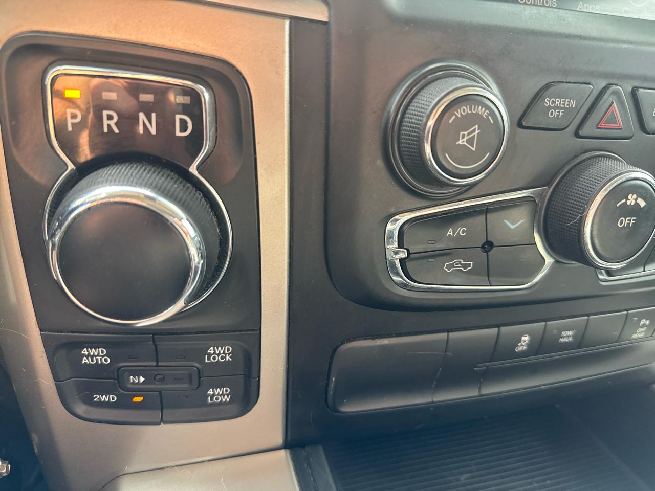 RAM 1500 4WD Crew Cab 140.5" Big Horn 2015