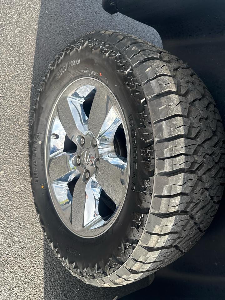 RAM 1500 4WD Crew Cab 140.5" Big Horn 2015