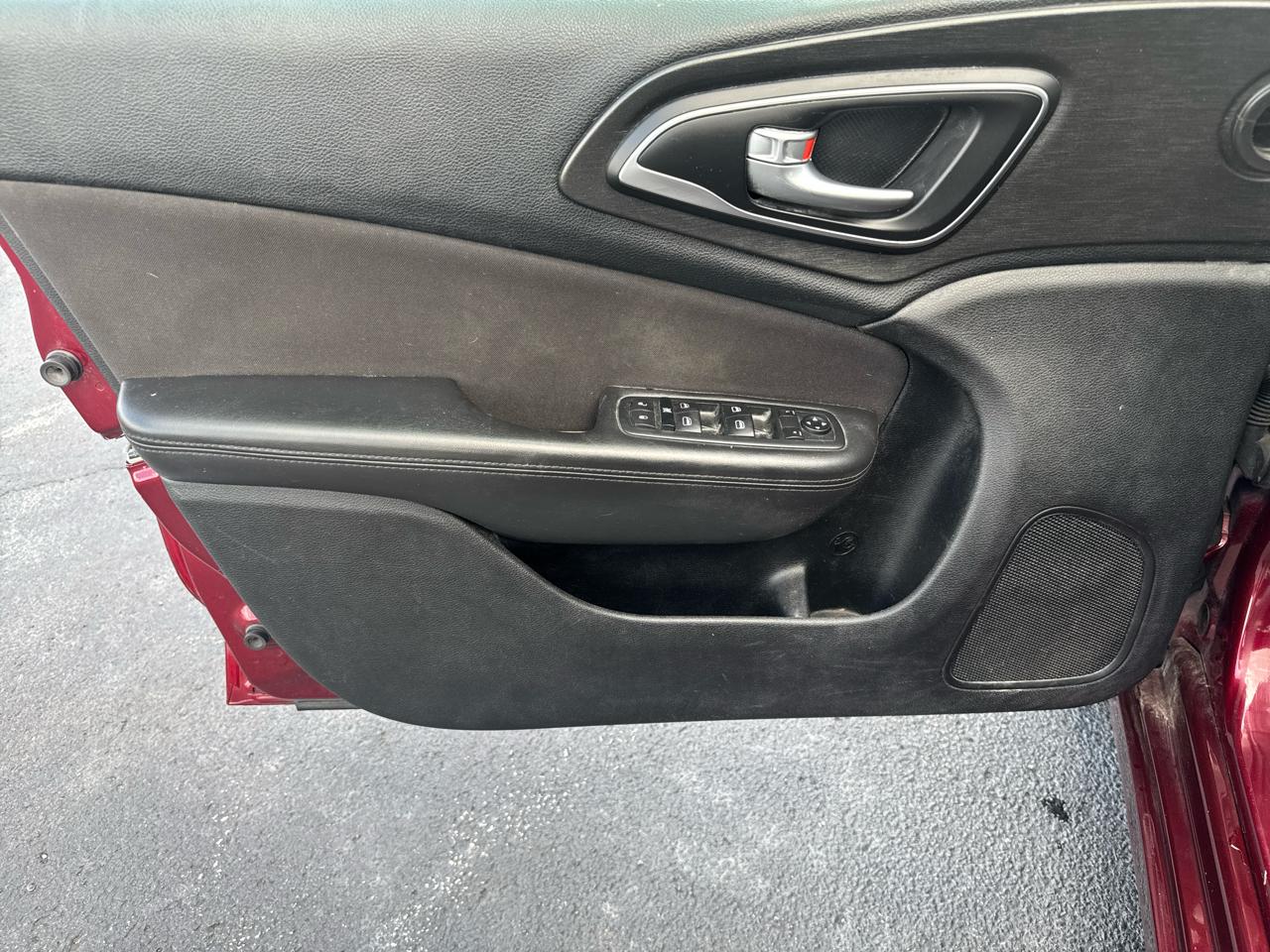 Chrysler 200 4dr Sdn Limited FWD 2015