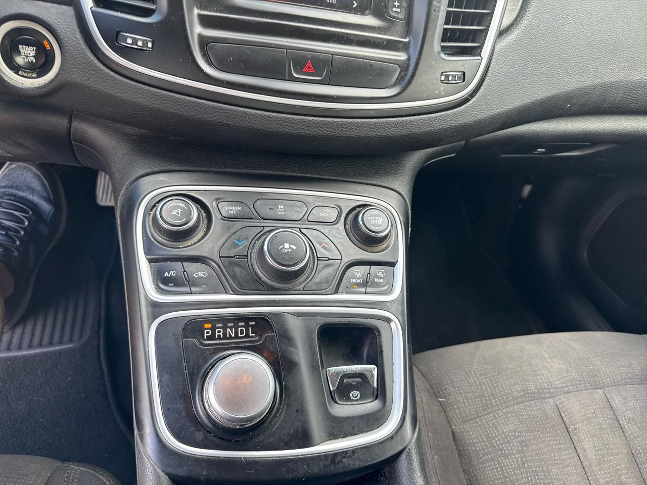 Chrysler 200 4dr Sdn Limited FWD 2015