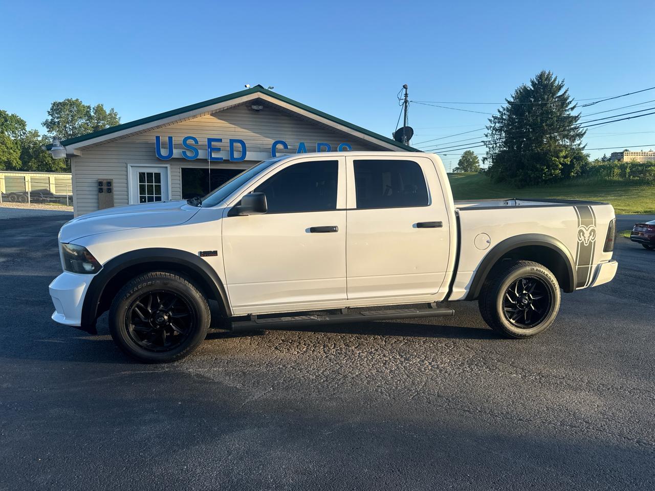RAM 1500 4WD Crew Cab 140.5" Express 2015