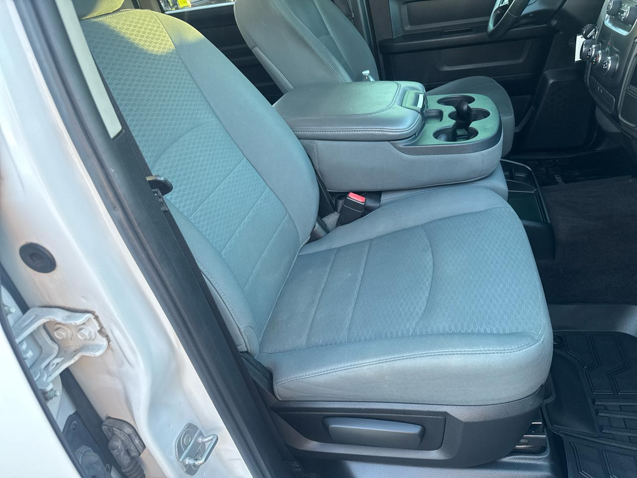 RAM 1500 4WD Crew Cab 140.5" Express 2015