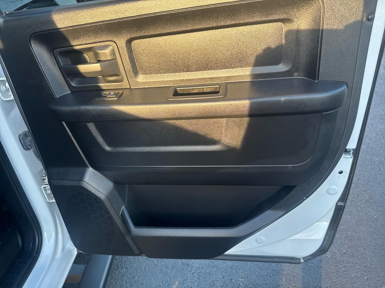 RAM 1500 4WD Crew Cab 140.5" Express 2015