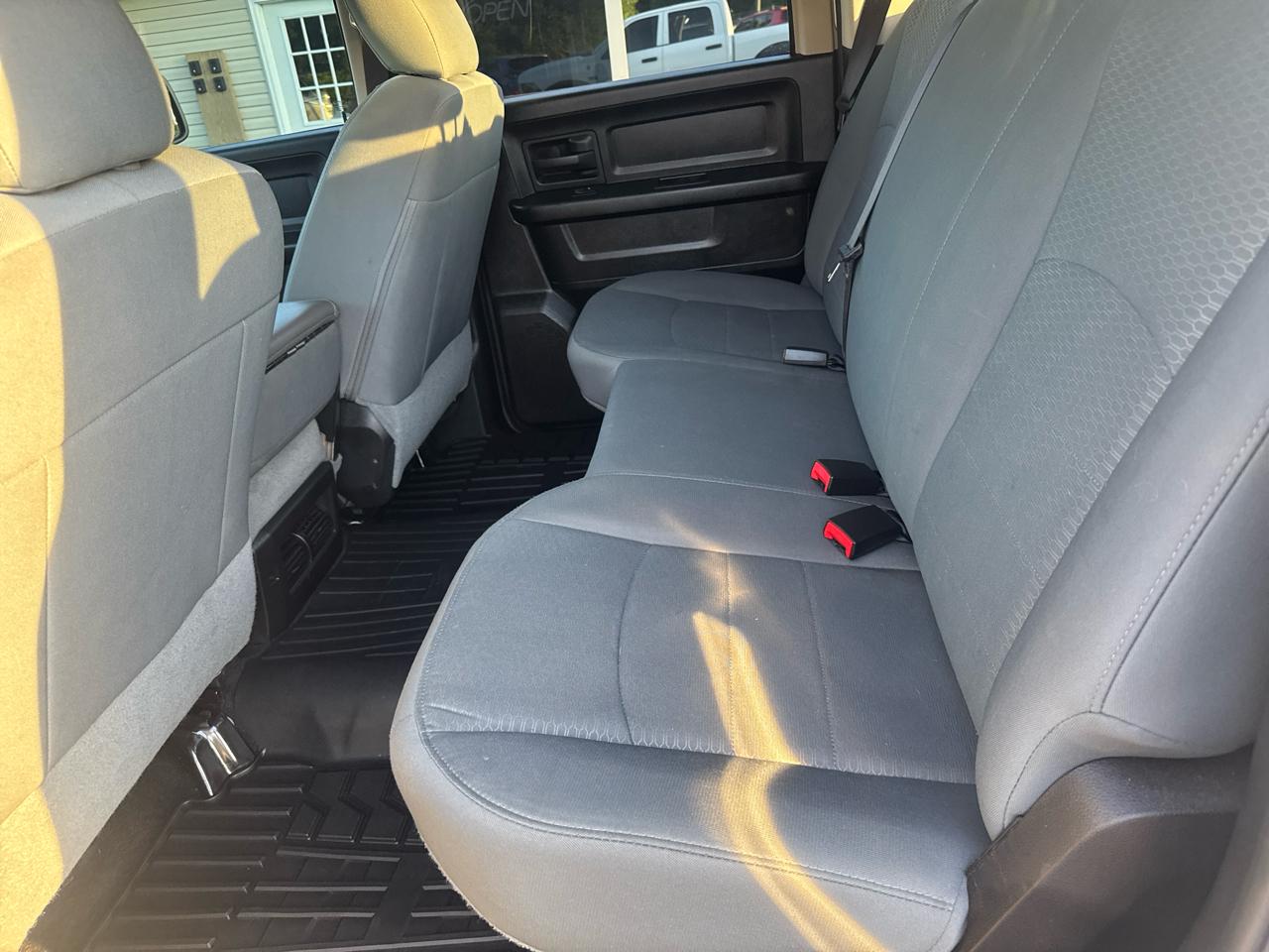 RAM 1500 4WD Crew Cab 140.5" Express 2015
