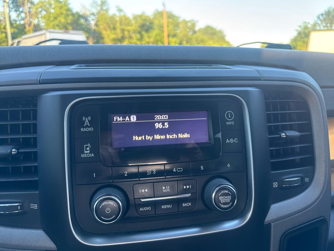 RAM 1500 4WD Crew Cab 140.5" Express 2015