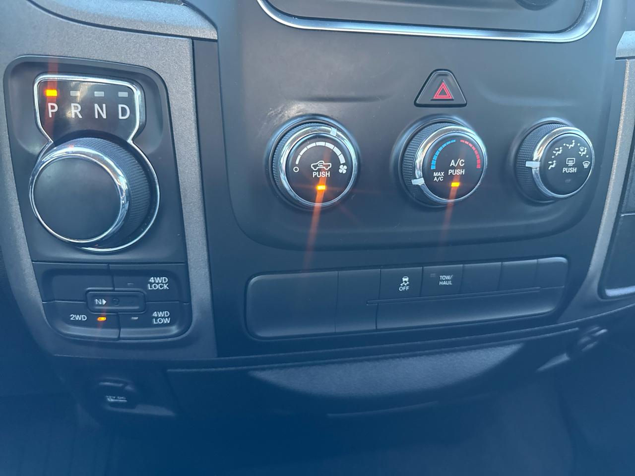 RAM 1500 4WD Crew Cab 140.5" Express 2015