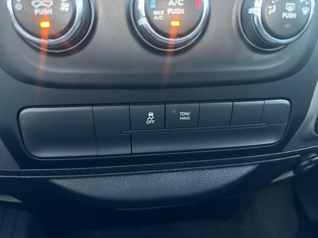 RAM 1500 4WD Crew Cab 140.5" Express 2015