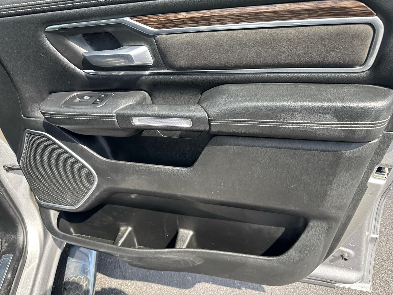 RAM 1500 Laramie 4x4 Crew Cab 5'7" Box 2019