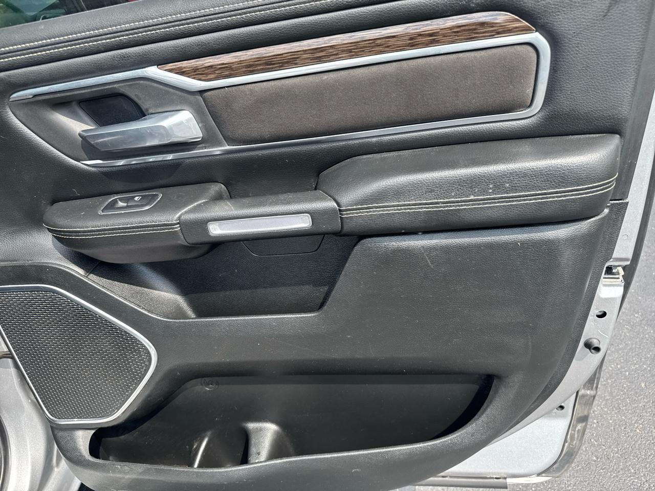 RAM 1500 Laramie 4x4 Crew Cab 5'7" Box 2019