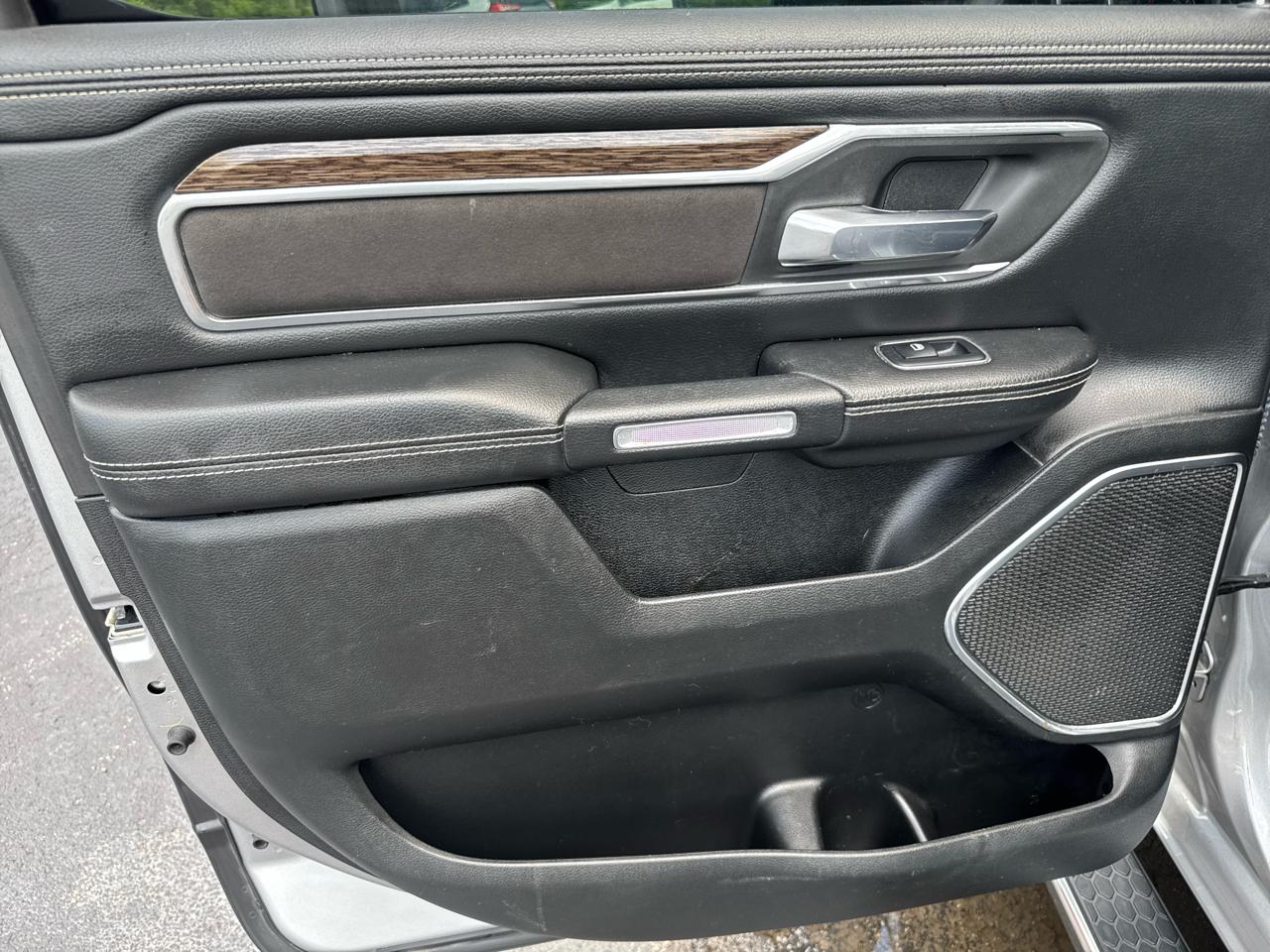 RAM 1500 Laramie 4x4 Crew Cab 5'7" Box 2019