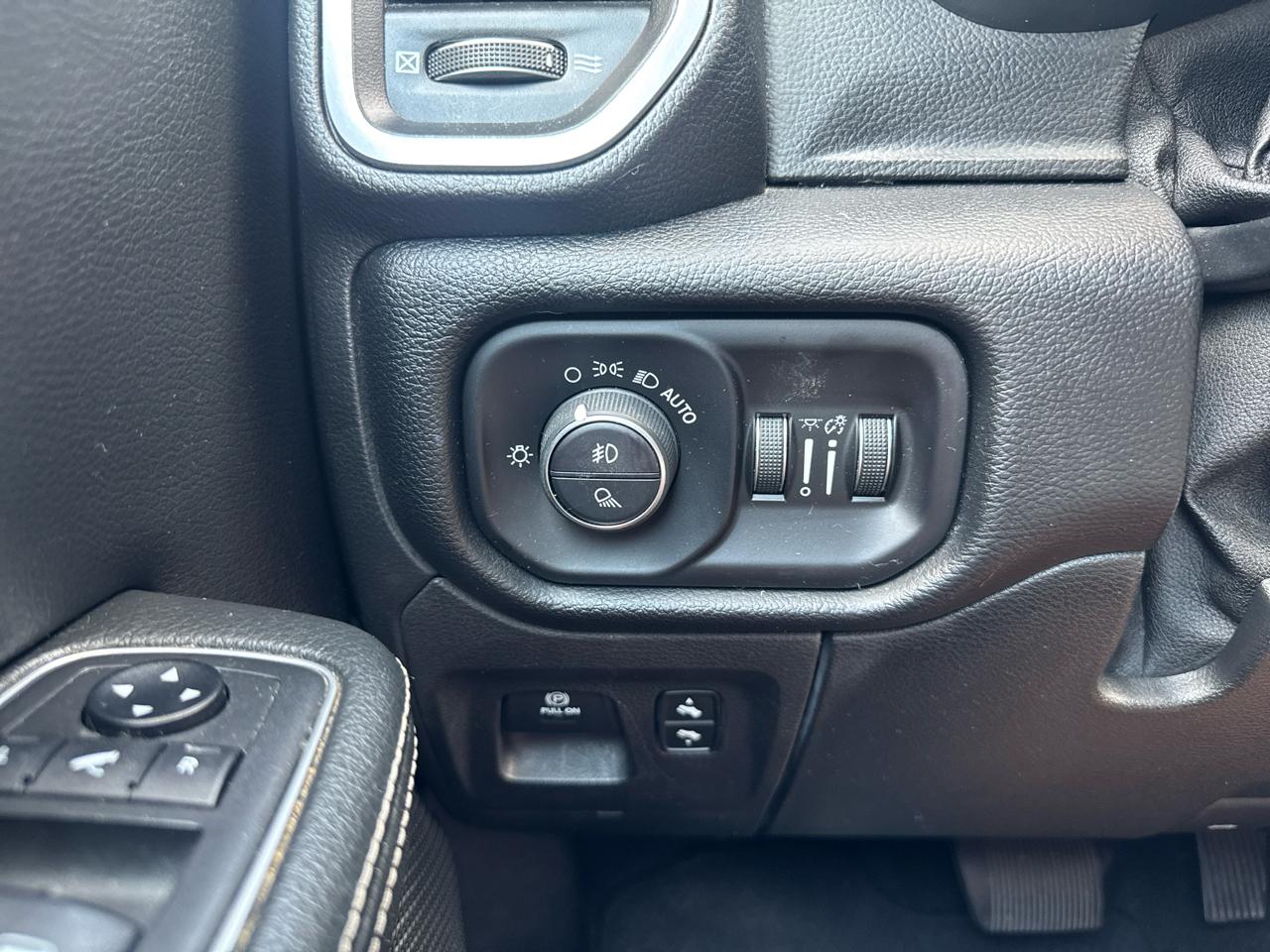 RAM 1500 Laramie 4x4 Crew Cab 5'7" Box 2019