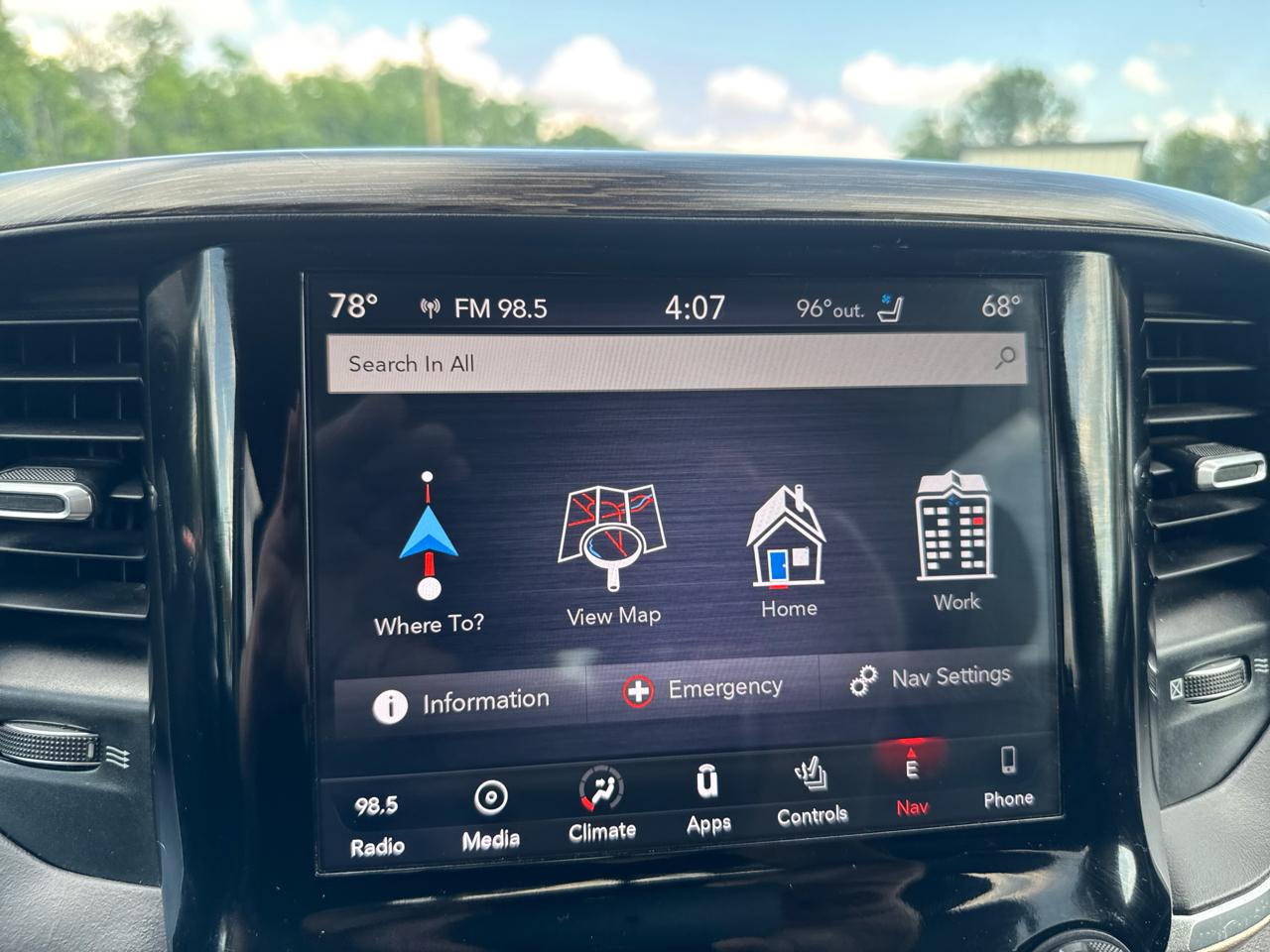 RAM 1500 Laramie 4x4 Crew Cab 5'7" Box 2019