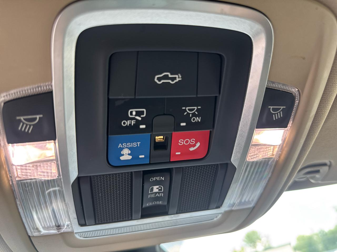 RAM 1500 Laramie 4x4 Crew Cab 5'7" Box 2019