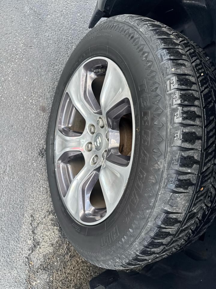 RAM 1500 Laramie 4x4 Crew Cab 5'7" Box 2019