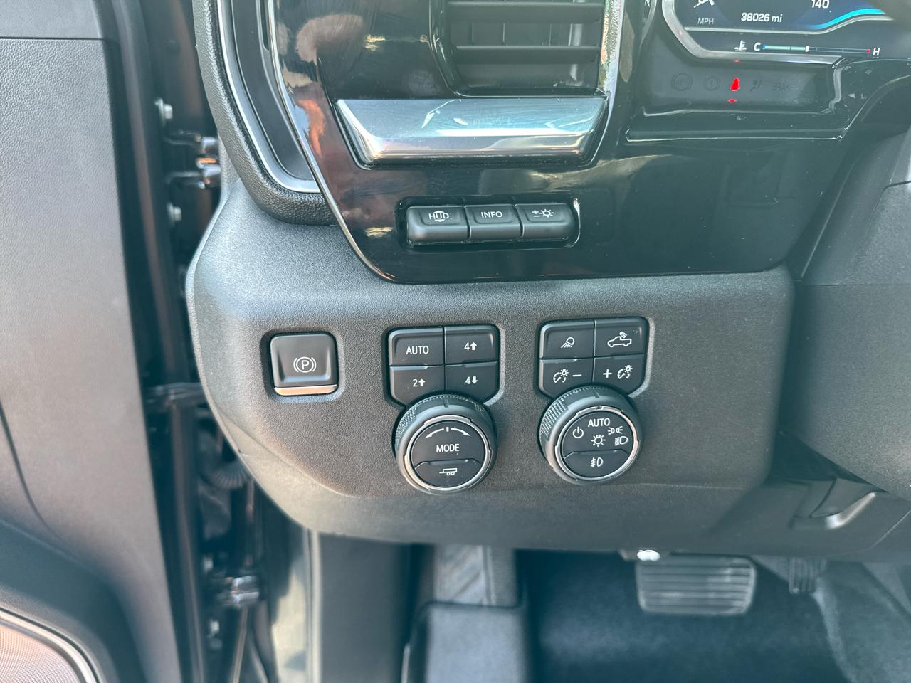 Chevrolet Silverado 2500HD 4WD Crew Cab 159" High Country 2024