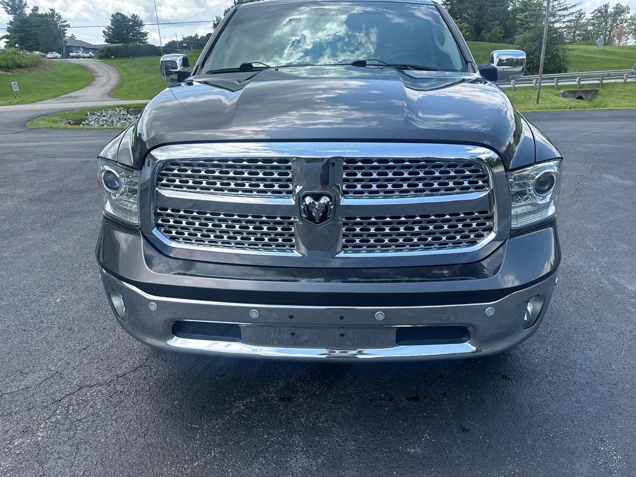 RAM 1500 Laramie 4x4 Crew Cab 5'7" Box 2017