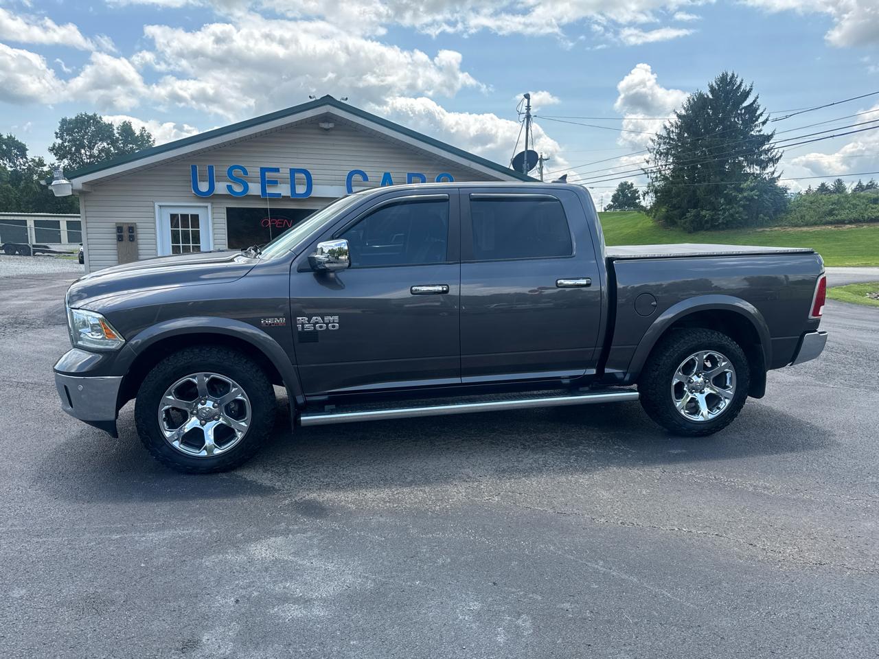 RAM 1500 Laramie 4x4 Crew Cab 5'7" Box 2017