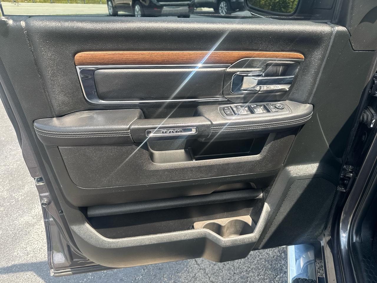 RAM 1500 Laramie 4x4 Crew Cab 5'7" Box 2017