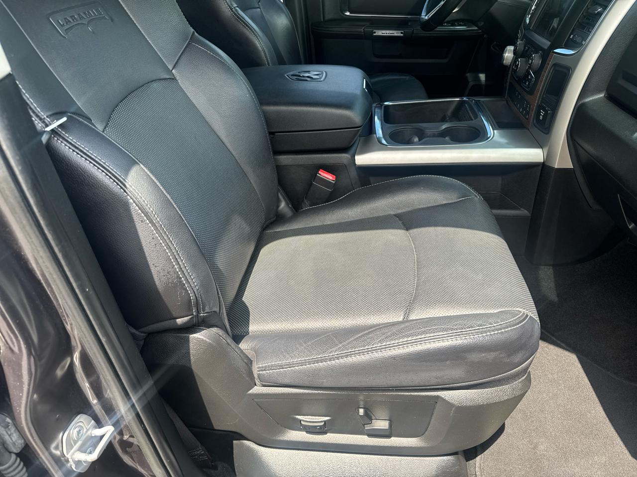 RAM 1500 Laramie 4x4 Crew Cab 5'7" Box 2017