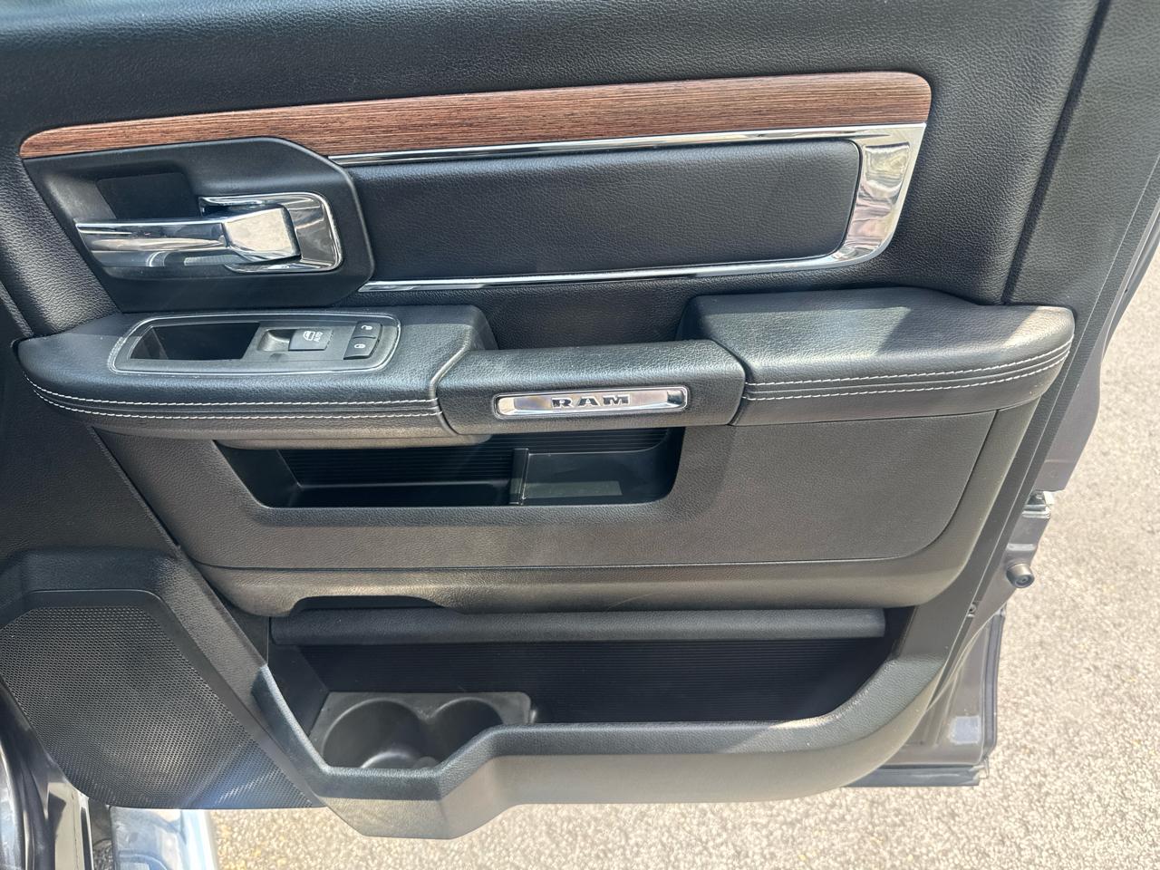 RAM 1500 Laramie 4x4 Crew Cab 5'7" Box 2017