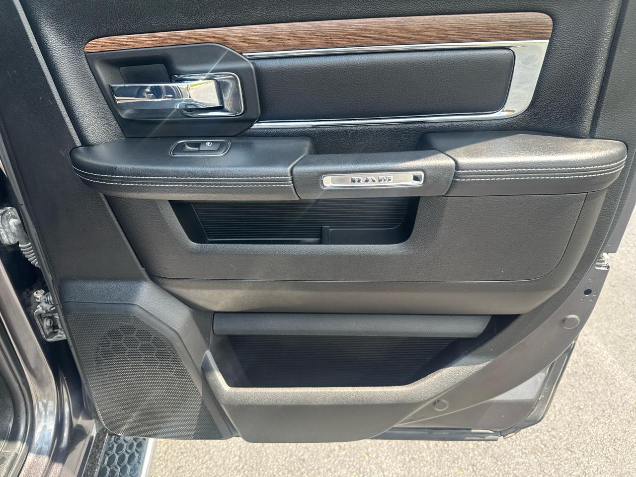 RAM 1500 Laramie 4x4 Crew Cab 5'7" Box 2017
