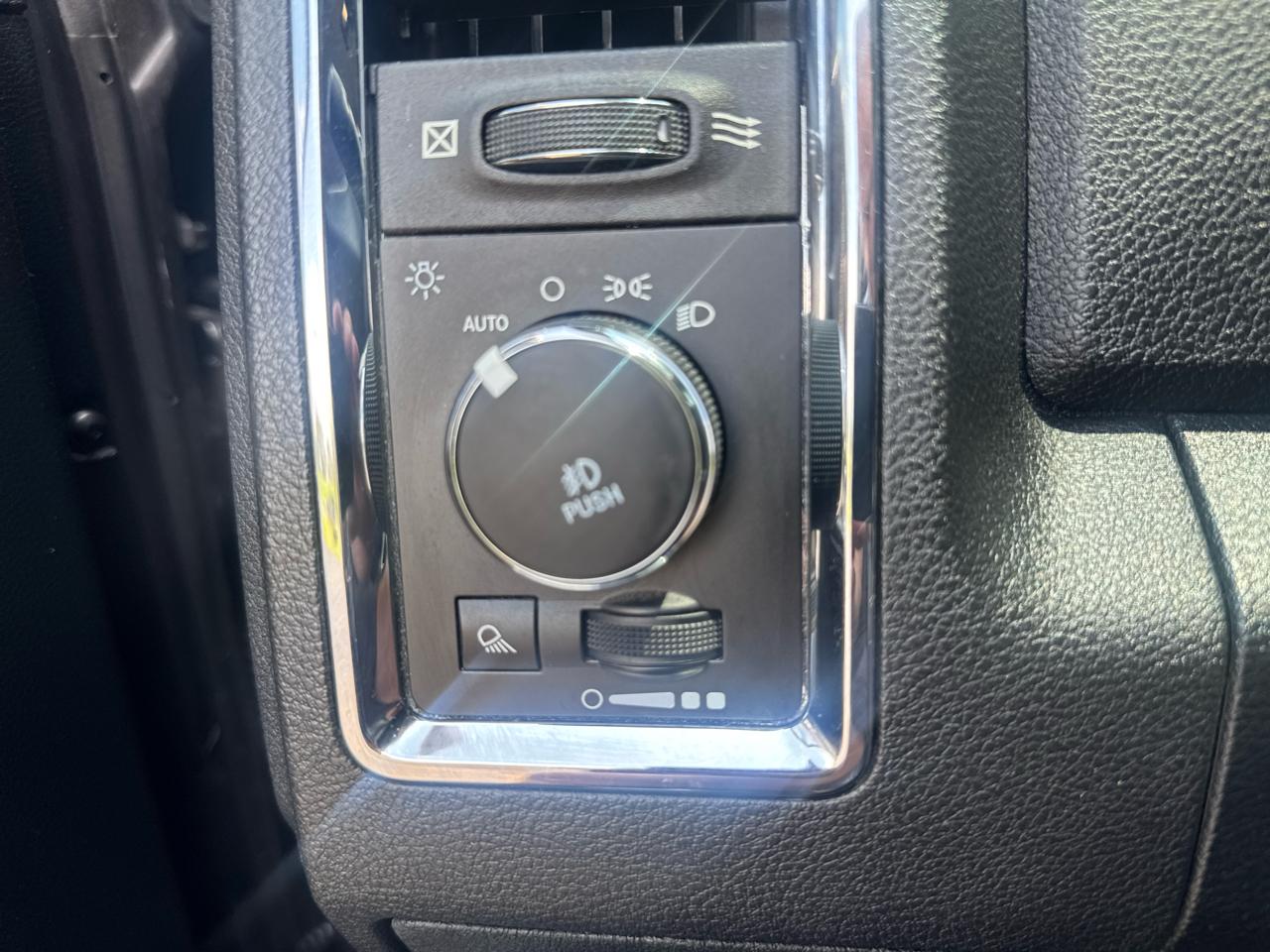 RAM 1500 Laramie 4x4 Crew Cab 5'7" Box 2017