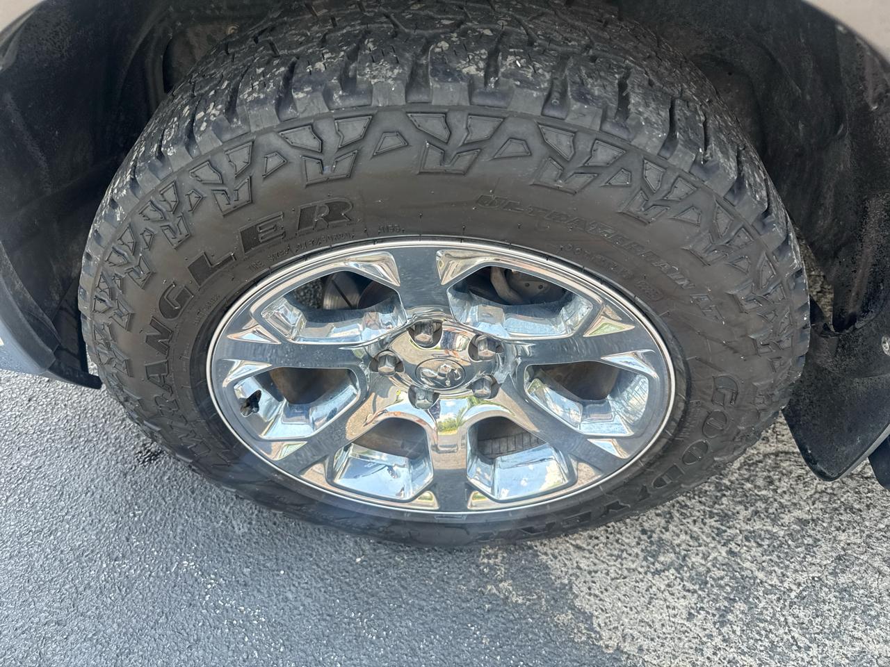 RAM 1500 Laramie 4x4 Crew Cab 5'7" Box 2017