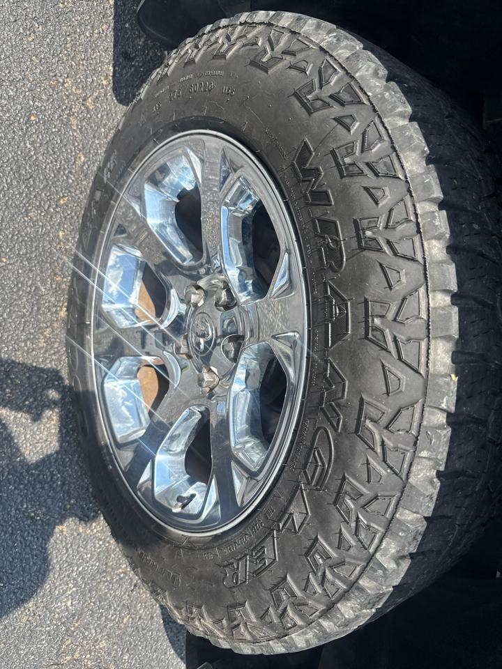 RAM 1500 Laramie 4x4 Crew Cab 5'7" Box 2017