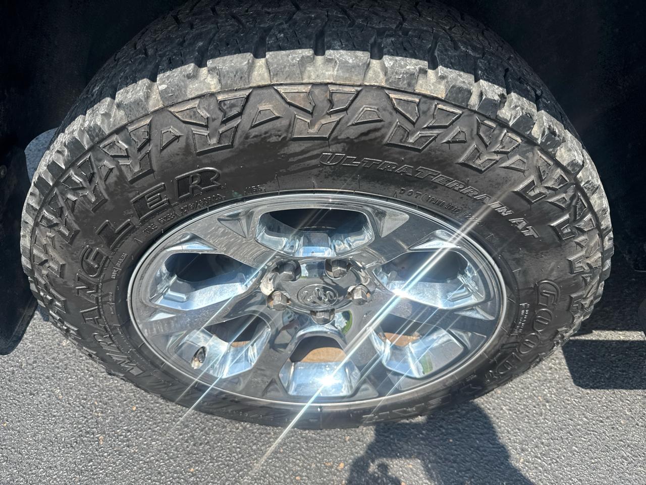 RAM 1500 Laramie 4x4 Crew Cab 5'7" Box 2017