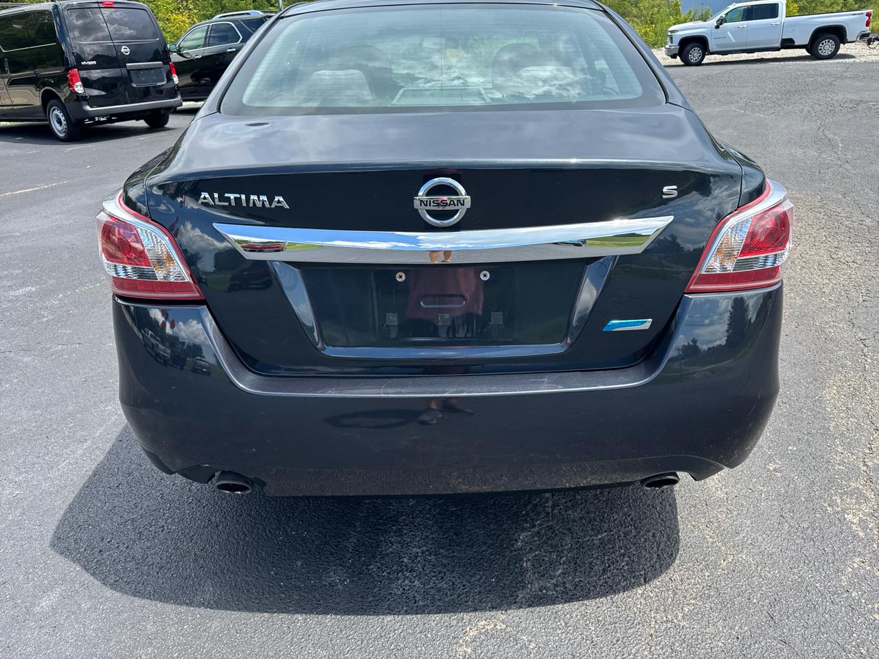 Nissan Altima 4dr Sdn I4 2.5 S 2013