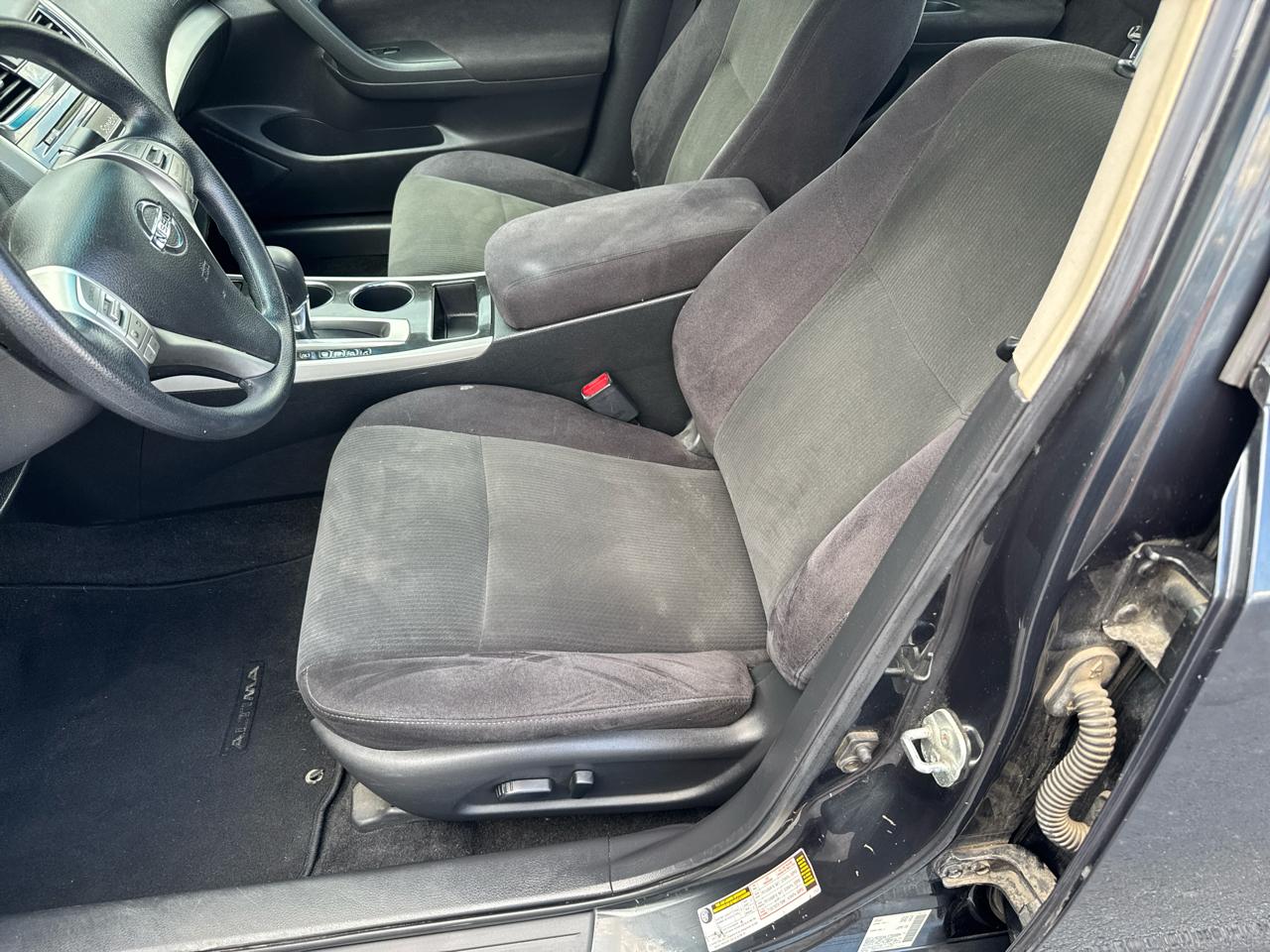 Nissan Altima 4dr Sdn I4 2.5 S 2013