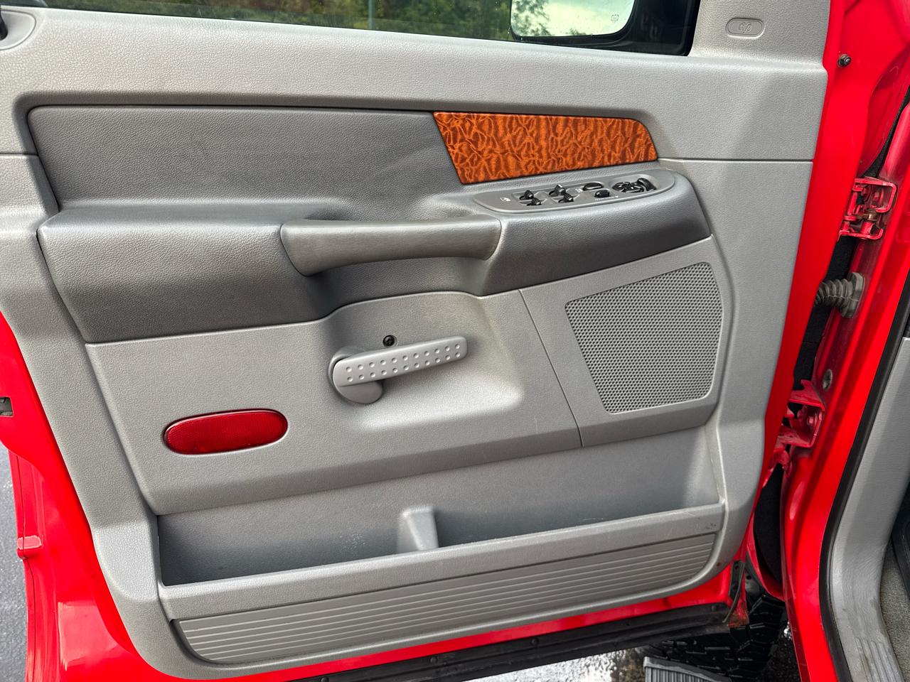 Dodge Ram 2500 4dr Quad Cab 140.5 4WD SLT 2006