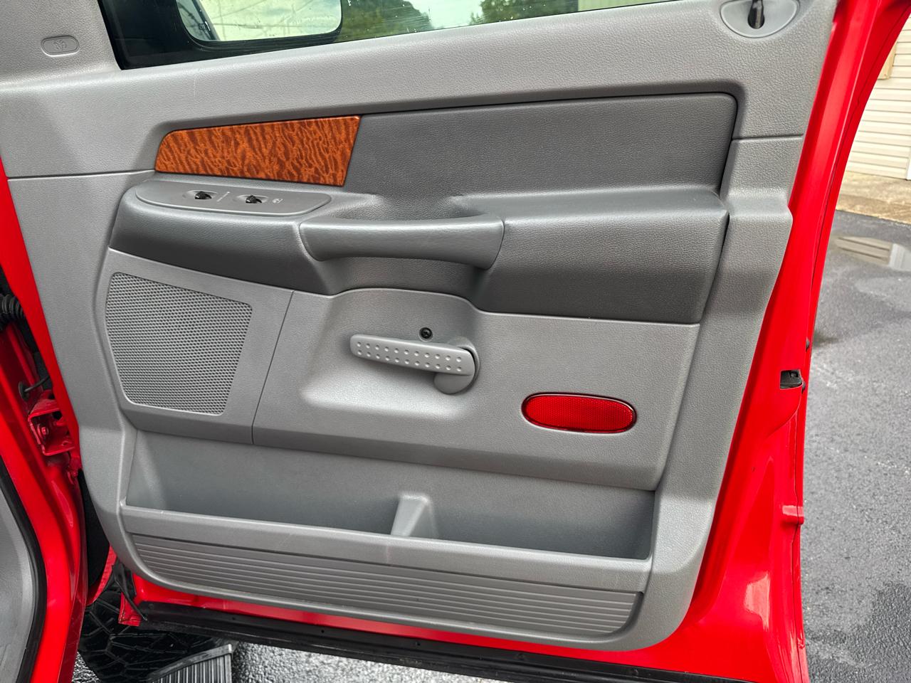 Dodge Ram 2500 4dr Quad Cab 140.5 4WD SLT 2006