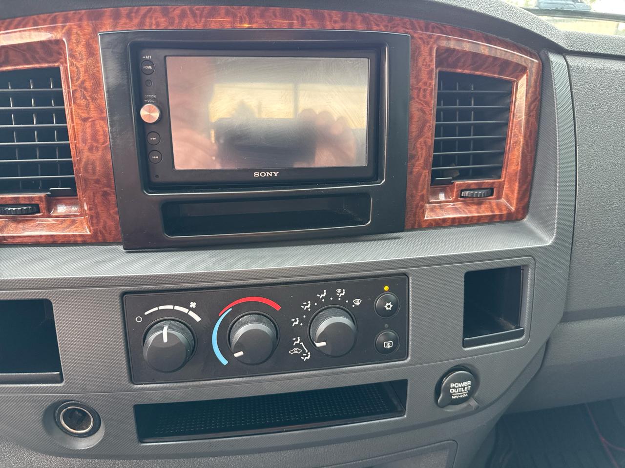 Dodge Ram 2500 4dr Quad Cab 140.5 4WD SLT 2006